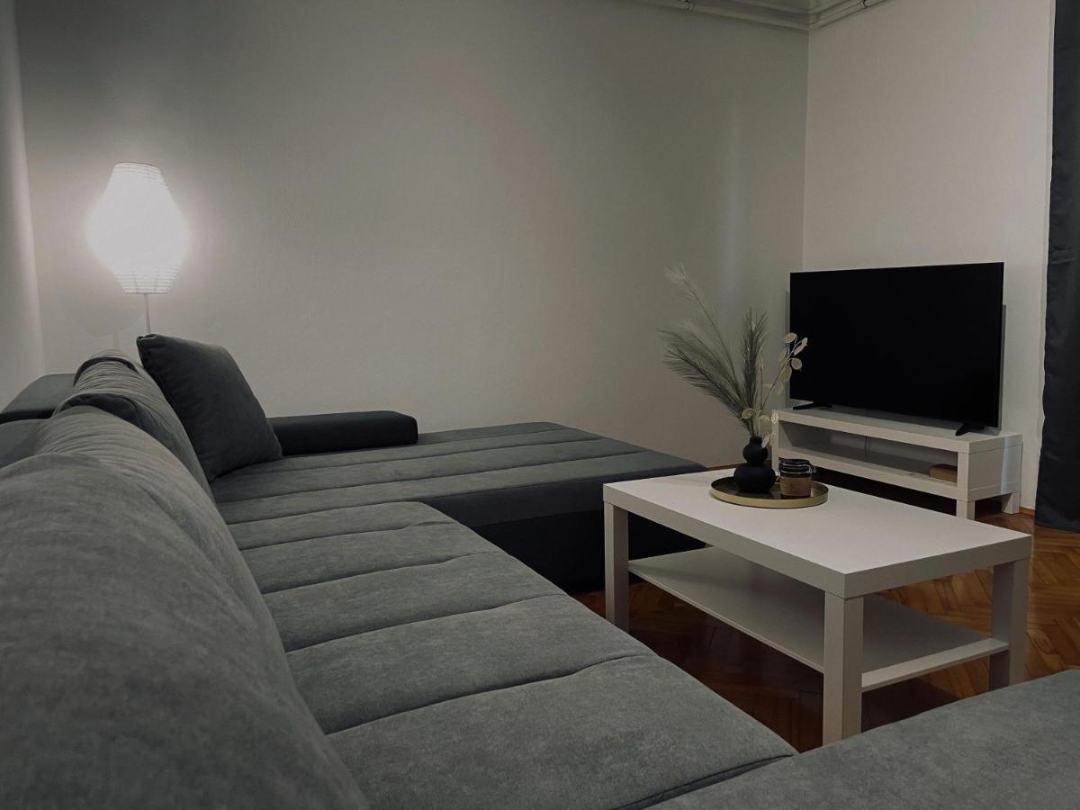 Apartments "M" プーラ エクステリア 写真